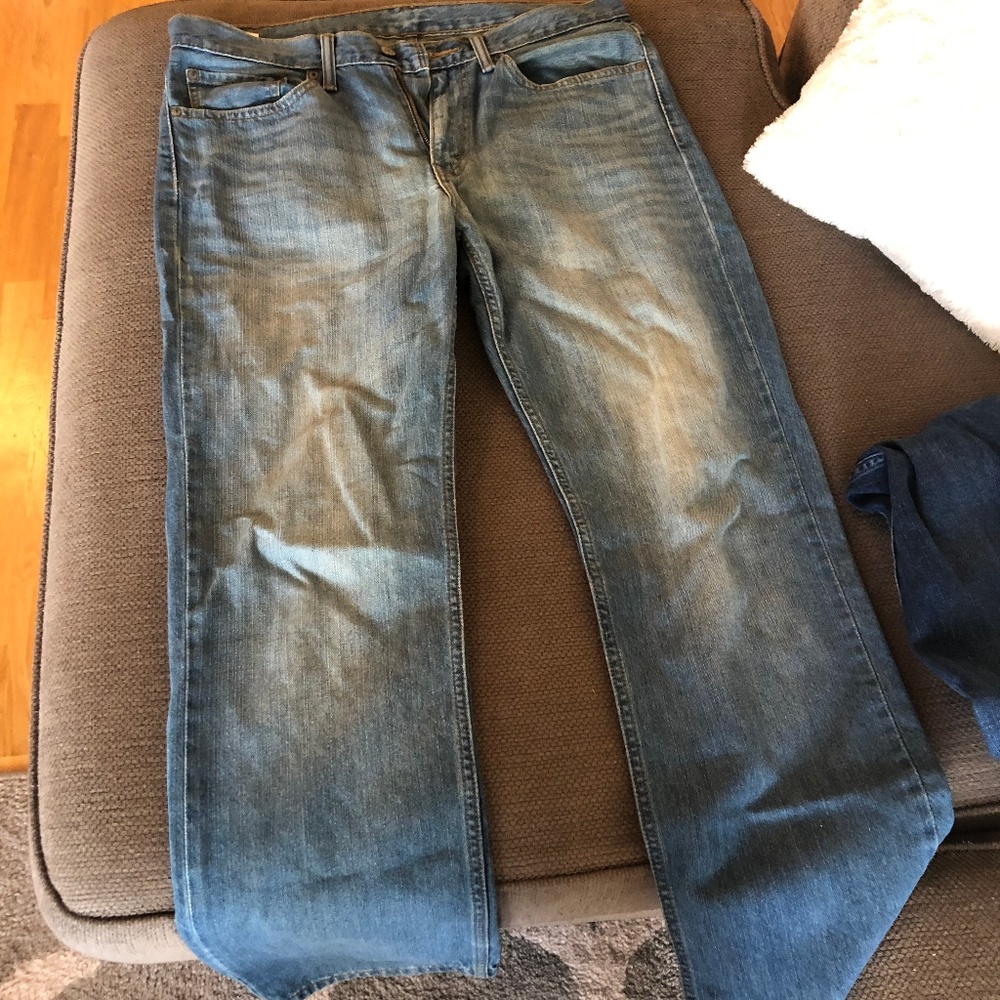 Men's Light Wash Levi Jeans 33 x 32